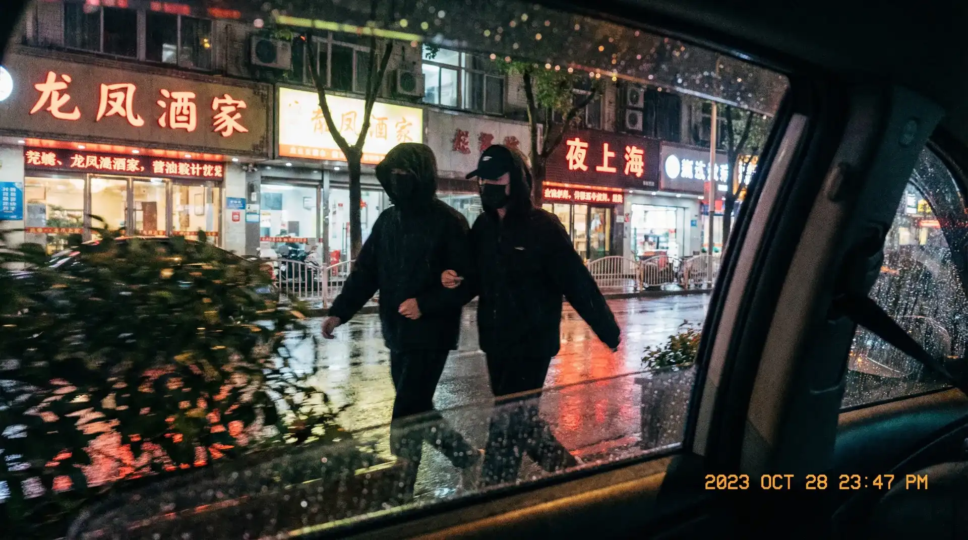 2012高清国语版免费观看下载 - 顶流明星深夜密会现场抓拍照片